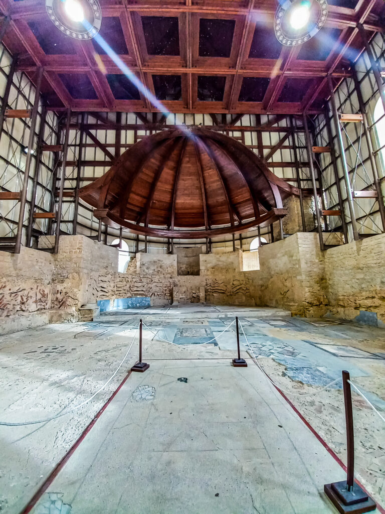 La Basilica della Villa Romana del Casale di Piazza Armerina con la struttura di protezione creata da Guido Meli (foto di A. Patti 03-12-2023)