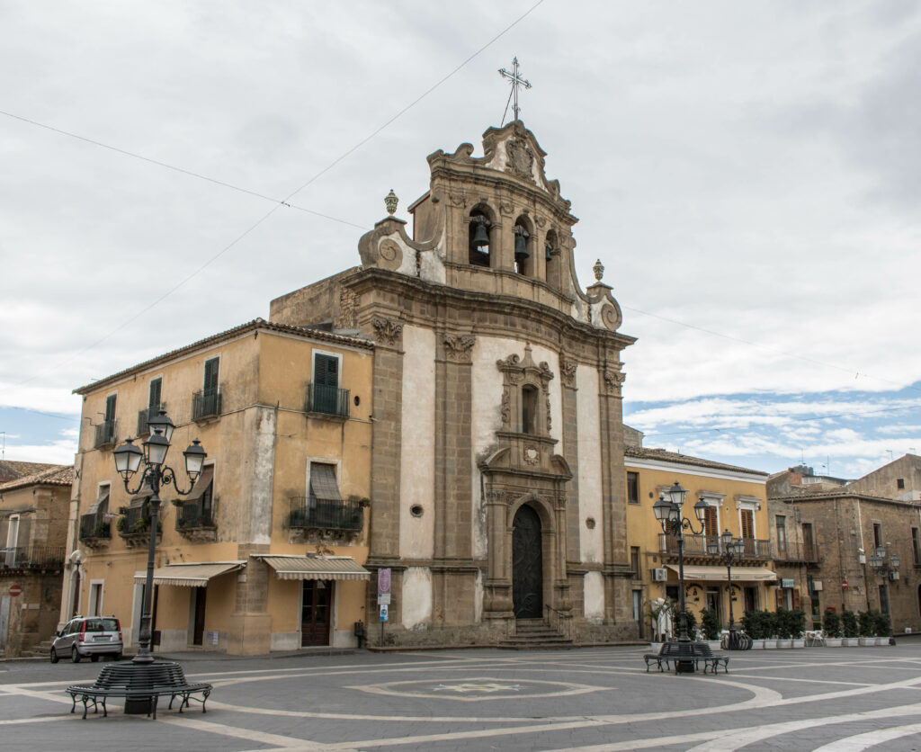 Chiesa della Santissima Maria Addolorata a Niscemi facciata esterna