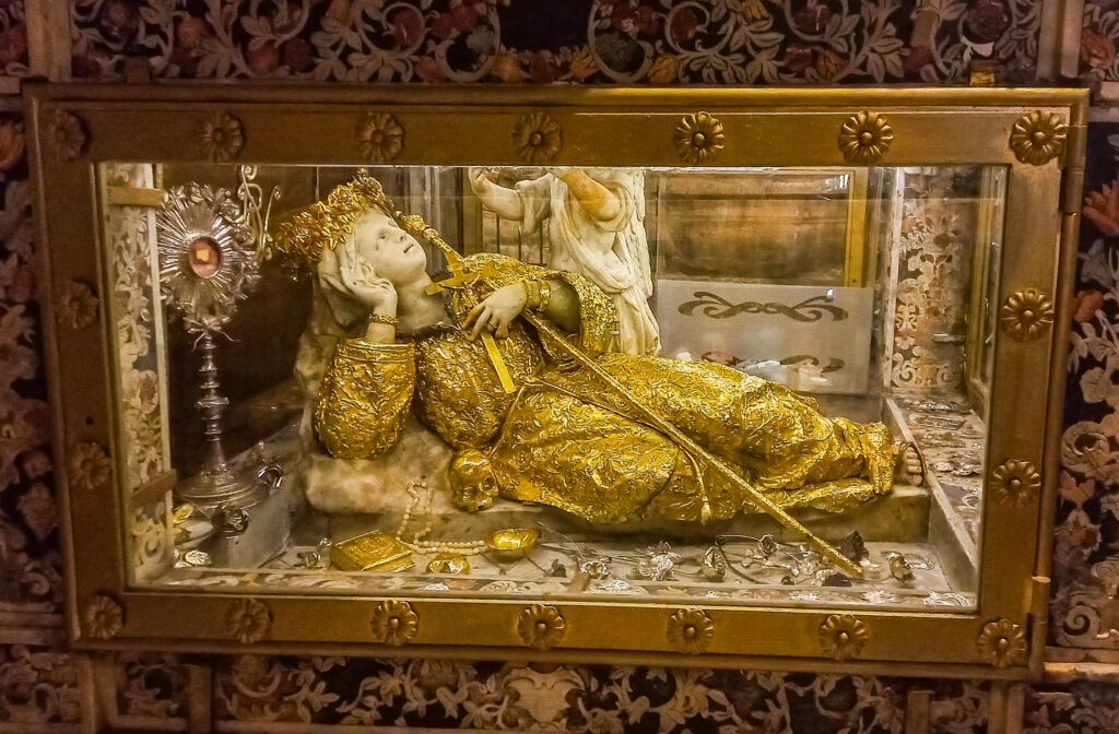 Statua di Santa Rosalia al Santuario di Monte Pellegrino